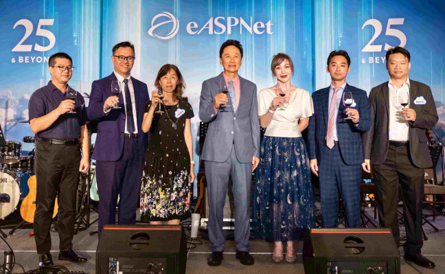 Chairman Jackson, together with the senior executives, raised their glasses in celebration